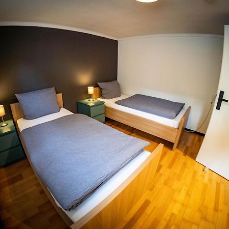 Gemuetliche 2-Zimmer Souterrain Wohnung デュッセルドルフ エクステリア 写真