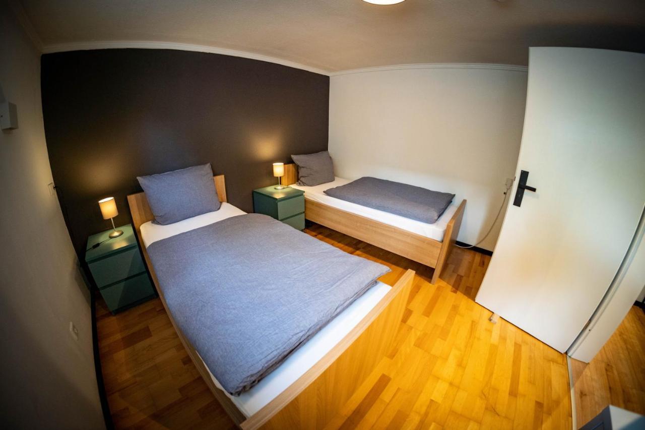Gemuetliche 2-Zimmer Souterrain Wohnung デュッセルドルフ エクステリア 写真