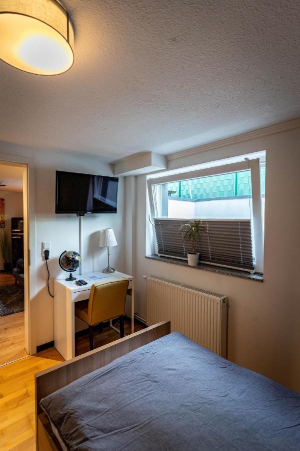 Gemuetliche 2-Zimmer Souterrain Wohnung デュッセルドルフ エクステリア 写真