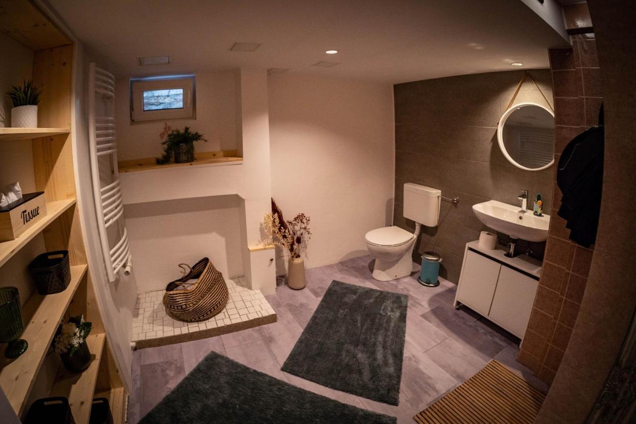 Gemuetliche 2-Zimmer Souterrain Wohnung デュッセルドルフ エクステリア 写真